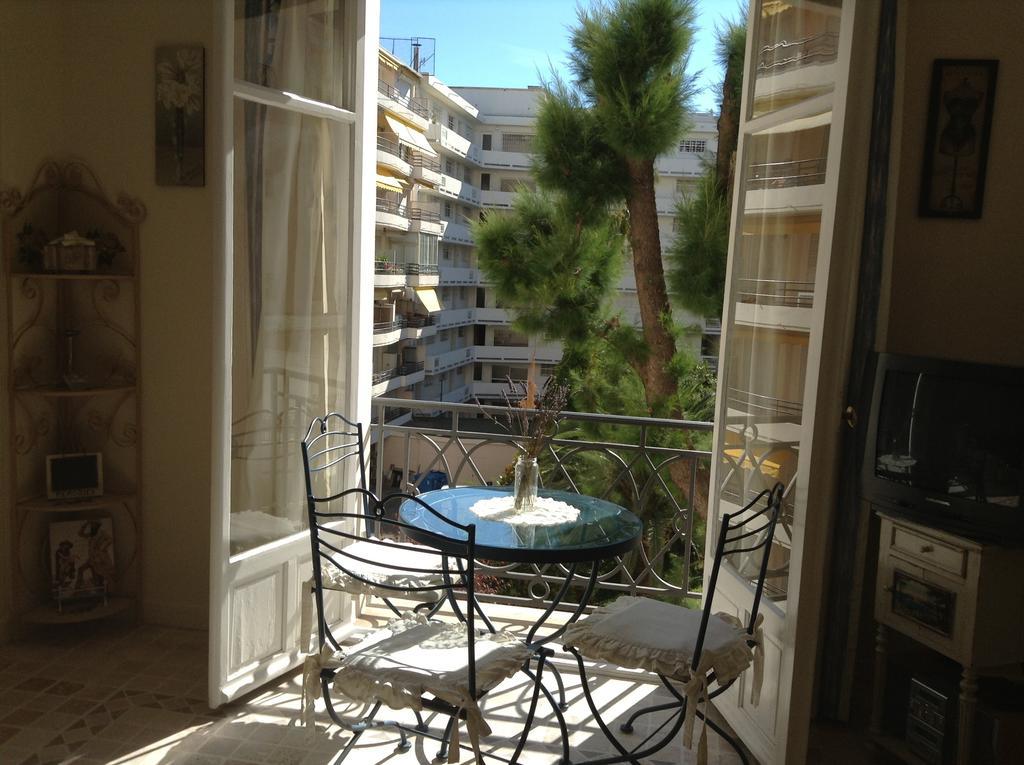Cannes, Croisette, Palais Miramar Room photo
